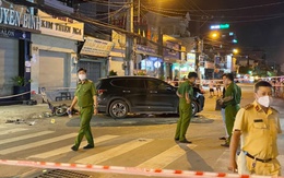 Ôtô mất lái tông loạt xe máy ở TP.HCM, tài xế rời khỏi hiện trường