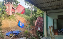 Thừa Thiên Huế: Tường nhà dân đổ sập sau tai nạn lật xe trên QL1