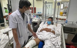 Người đàn ông nguy cơ teo một bên chân sau cú tiếp đất lúc đá bóng