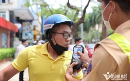 Hà Nội ngày nóng đỉnh điểm, ‘quý ông’ đi uống bia bị phạt kịch khung