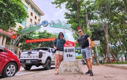 Cặp vợ chồng lái xe bán tải xuyên Việt 30 ngày: Chúng mình bắt đầu trên một chiếc xe Wave