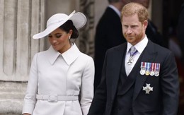 Harry, Meghan về nhà sau Lễ Tạ ơn, không dự tiệc cùng Hoàng gia