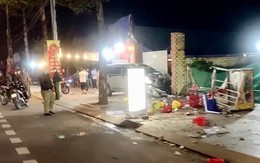 Ngồi ăn ốc trên vỉa hè, 3 người trong gia đình bị ô tô tông thương vong