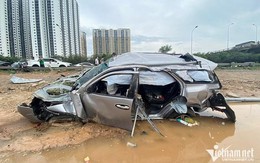 Cảnh tan hoang sau vụ xe Lexus tông Fortuner văng vào dải phân cách