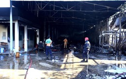 TP.HCM: Lửa thiêu rụi nhà kho chứa xe vi phạm giao thông 1.100m2 