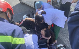 Cô gái ngã gãy tay vì váy chống nắng cuốn vào xích xe máy