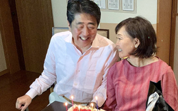 Tình yêu bền chặt ông Abe Shinzo dành cho vợ