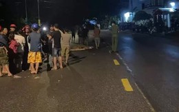 Con bị xe tải kéo lê, cha kêu cứu trong vô vọng