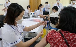 Sáng 12/7: Nhiều người 'lười' tiêm vaccine COVID-19 mũi 3 và 4, trong khi biến thể phụ BA.4, BA.5 đã xâm nhập cộng đồng