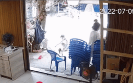 Đang ngồi trước cửa, nam thanh niên bị tên cướp đi ngang qua giật sợi dây chuyền