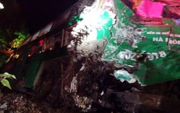 Xe tải tông xe khách, ba người tử vong