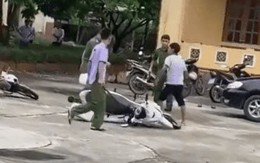 Bắt giữ người đàn ông đuổi chém công an tại trụ sở UBND