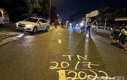 Người phụ nữ đứng múa giữa đường, bị 2 ôtô tông tử vong