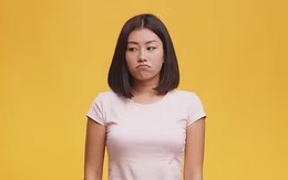 Hai em gái cùng cha khác mẹ chống đối tôi