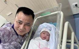 NSND Tự Long U50 xúc động khi bà xã kém 12 tuổi sinh con 