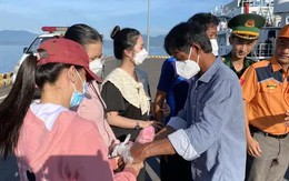 Đón 5 ngư dân Bình Thuận sống sót kỳ diệu sau 12 ngày đêm lênh đênh trên biển