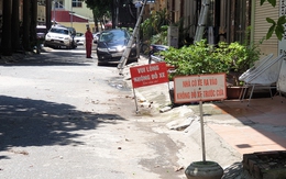 Hà Nội: Biển "cấm đỗ xe" tự phát của người dân xuất hiện khắp nơi trên đường phố