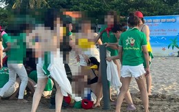 Thông tin mới nhất vụ nhóm du khách cởi áo phản cảm trên bãi biển Cửa Lò