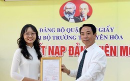 Nữ sinh Hà Nội đỗ 4 trường đại học tốp đầu được kết nạp Đảng