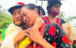 Vợ công nhân bị lũ cuốn vào hầm thủy điện ở Điện Biên chờ chồng suốt 48 tiếng