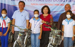 Tặng 150 xe đạp cho học sinh nghèo vượt khó học giỏi
