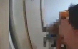 Nam shipper đỏ mặt khi khách hàng ra nhận đồ trong tình trạng "khó đỡ"