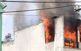 TPHCM: Cháy nhà trong hẻm, người dân ôm heo đất tháo chạy