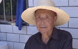 Bố 92 tuổi ở nhà dột nát, 5 con trai xây biệt thự sống xung quanh