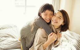 9 câu nói của cha mẹ giúp con gái thêm tự tin