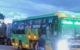 Va chạm với ôtô khách, hai thiếu niên đi xe máy tử vong