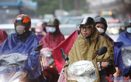 Rời Hà Nội nghỉ lễ 2/9, người dân chôn chân dưới mưa, ùn dài 8km