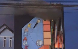 Cháy tại quán karaoke ở Đồng Nai, cảnh sát chữa cháy đục tường dập lửa