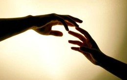 Ngày tôi xuất viện, mẹ người yêu đến xin tôi buông tay con trai bà