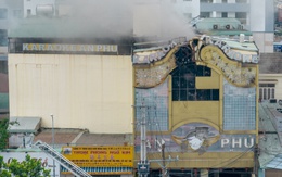 Vụ cháy quán karaoke ở Bình Dương: Vợ chồng người chủ nói gì về việc cửa sổ bị xây bịt kín?