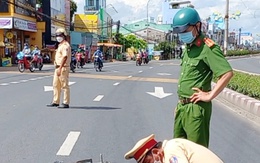 CSGT lái môtô 6 km đuổi theo xe ben gây tai nạn