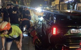 Hà Nội: Ô tô gây tai nạn giữa phố đông, nhiều người nhập viện cấp cứu khẩn
