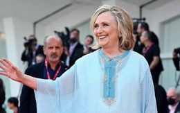 Bà Hillary Clinton đi thảm đỏ Liên hoan phim Venice 2022
