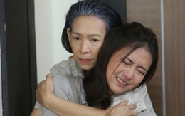 Vào phòng ngủ của mẹ, tôi đau đớn khi thấy phong bì dày cộm dưới gối