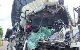 Xe tải tông sập mái hiên nhà dân, cụ bà 70 tuổi thoát chết