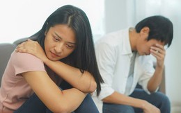 Vô tình để lộ việc góp tiền nuôi bố chồng, tôi bị chồng đuổi ra đường