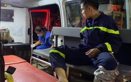 2 cảnh sát PCCC bị thương khi chữa cháy 3 ki ốt ở phố Nhân Hòa, Hà Nội