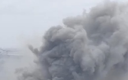 Quán lounge ở Bắc Ninh cháy ngùn ngụt, khói bốc cao hàng chục mét