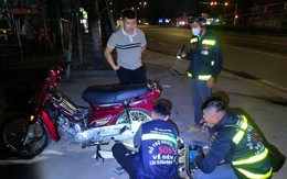Nhóm 'hiệp sĩ đường phố' chuyên giúp người dân gặp sự cố ban đêm