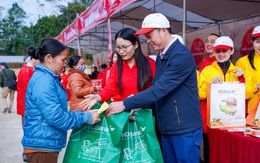 “Tết ấm tình thương” với đồng bào vùng cao