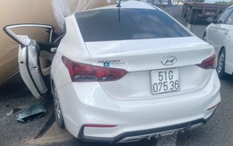 Xe container để rơi giấy cuộn, đè bẹp ô tô 5 chỗ, 3 người bị thương