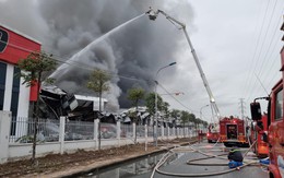 Công ty sản xuất nhựa ở Bắc Ninh bốc cháy ngày giáp Tết, thiệt hại hàng tỷ đồng