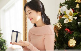 Kỉ niệm 5 năm ngày cưới, chị chồng tặng món quà khiến tôi xấu hổ