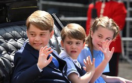 Sóng gió chưa yên: Harry lại tiếp tục nhận chỉ trích khi tỏ ra "thương vay, khóc mướn" cho con của William - Kate