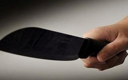 Thấy hàng xóm sang nhà ngồi chơi với vợ, chồng vung dao chém tới tấp