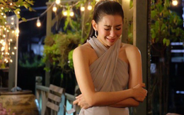 Nắm bàn tay của mẹ, tôi bất lực òa khóc nức nở